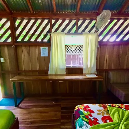 Alouatta Lodge And Canopy Cahuita Exterior photo