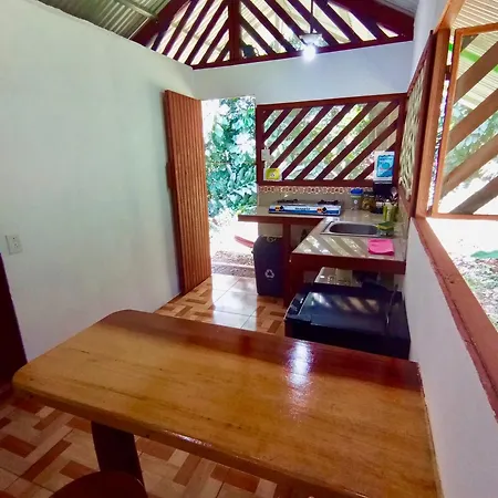 Alouatta Lodge And Canopy Cahuita Exterior photo