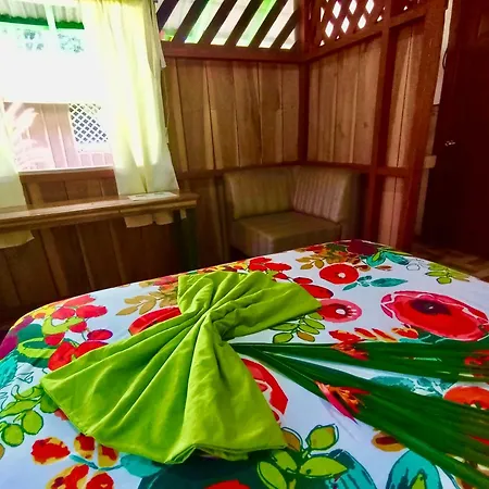 Alouatta Lodge And Canopy Cahuita Exterior photo