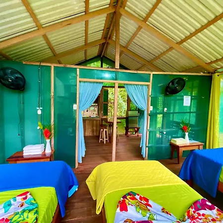 Alouatta Lodge And Canopy Cahuita Exterior photo
