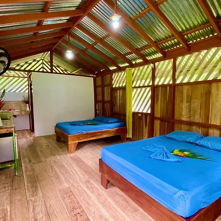 Alouatta Lodge And Canopy Cahuita Exterior photo