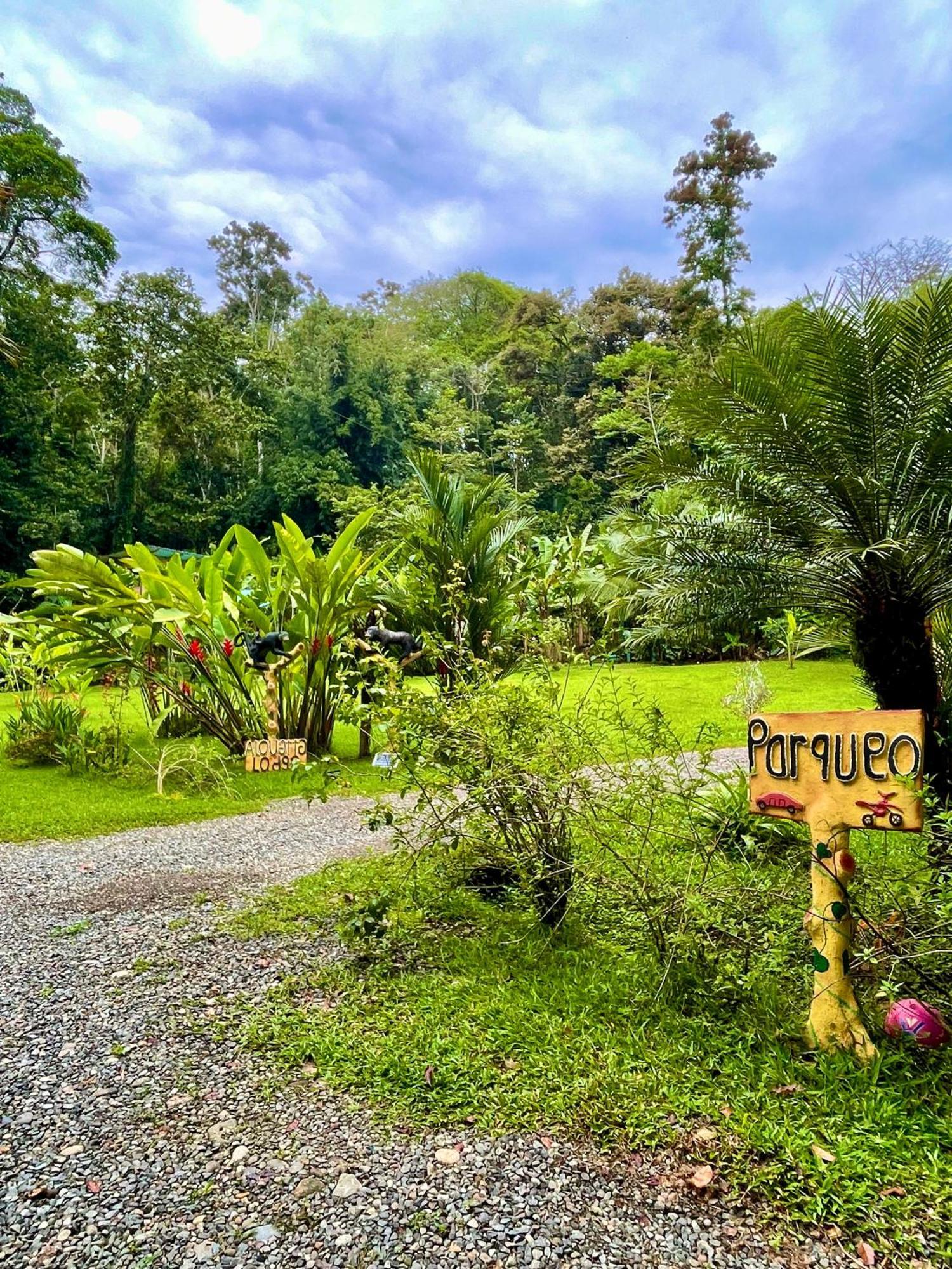 Lodge Alouatta And Canopy